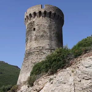 Le emblematiche torri genovesi della costa